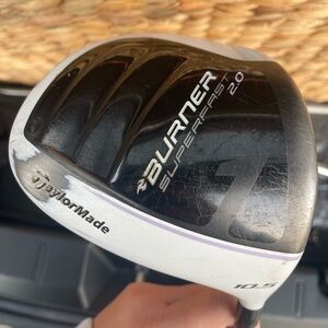 TaylorMade Burner SuperFast 2.0 Driver in Black and White. Right handed.